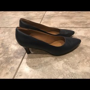 Clarks navy heels 7