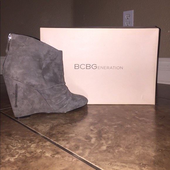 Gray BCBG boots - Picture 1 of 2