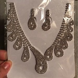 Necklace & earring set