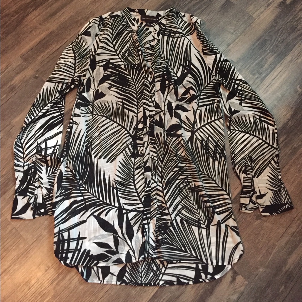 Size small Dana Buchman black and white tunic