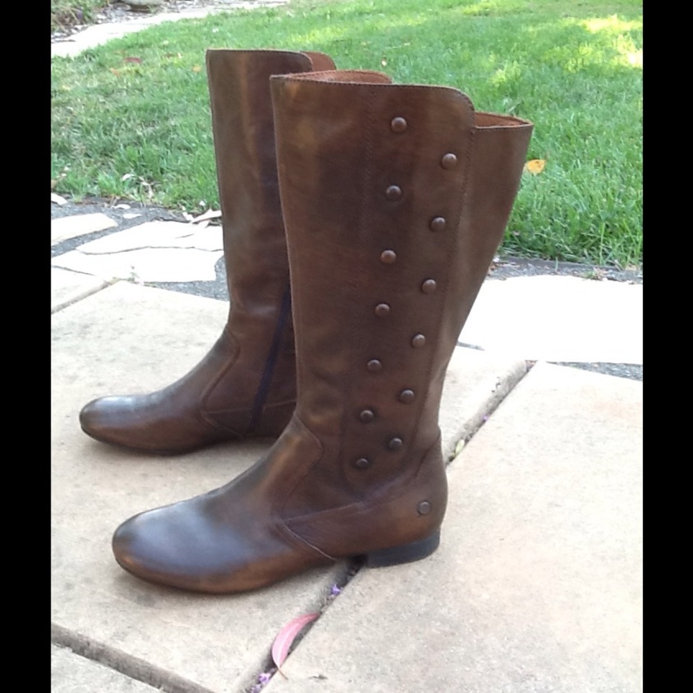 Born leather boots