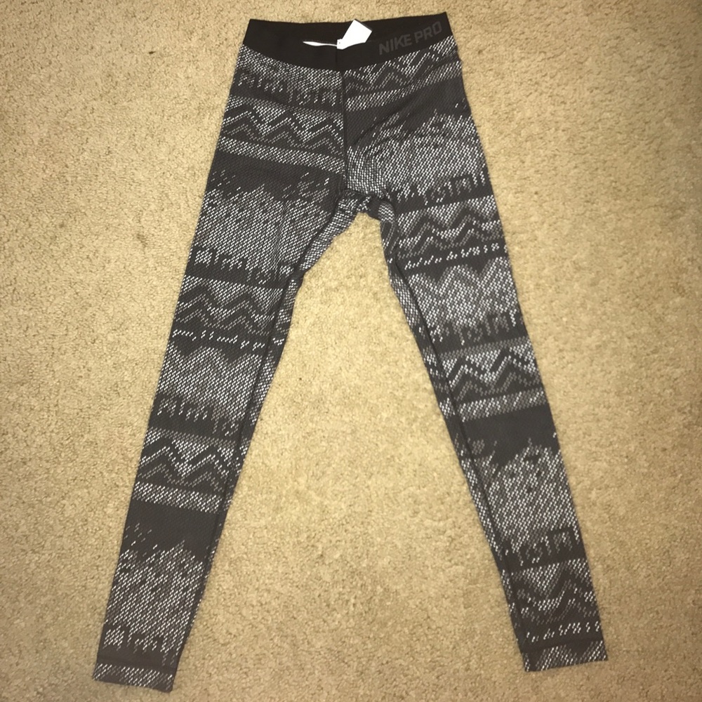 Nike Pro leggings size medium!