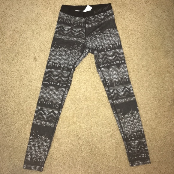 Nike Pants - Nike Pro leggings size medium!