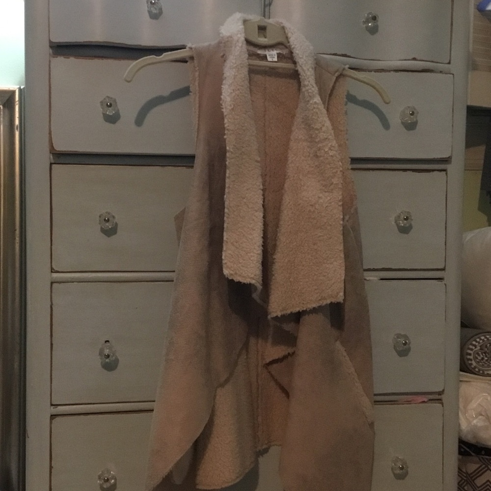 Nude fur vest