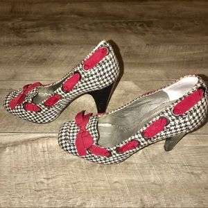 🔺◾️TriBeCa by Kenneth Cole Ribbon Heels