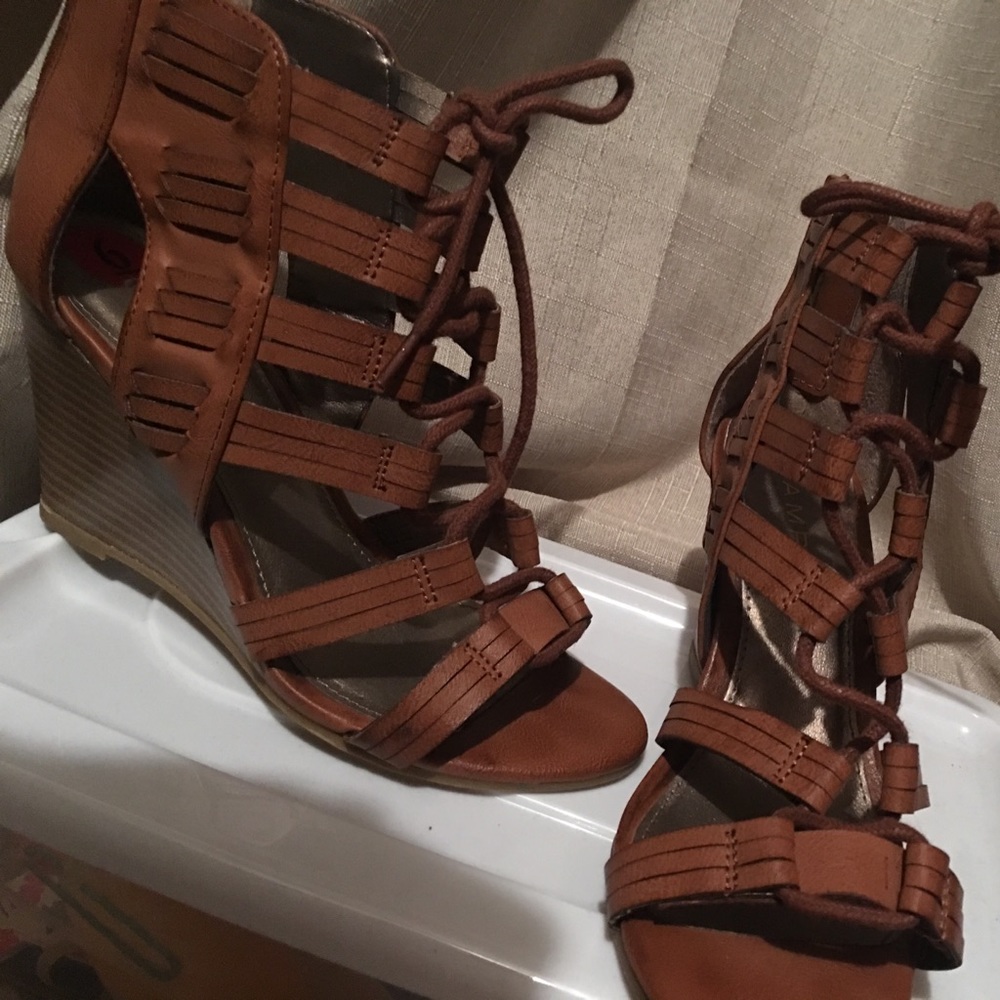 Heels - Picture 2 of 3