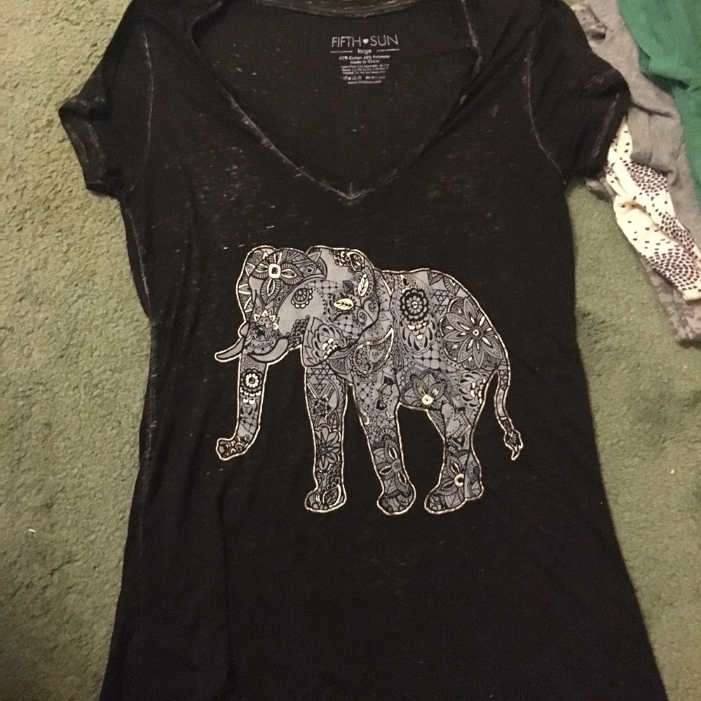 Grey elephant tee