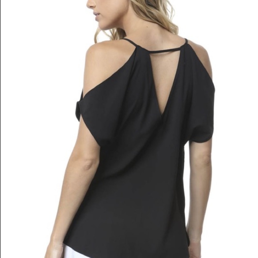 Dakota Peekaboo Top $48 @ maartz.com - Picture 3 of 4