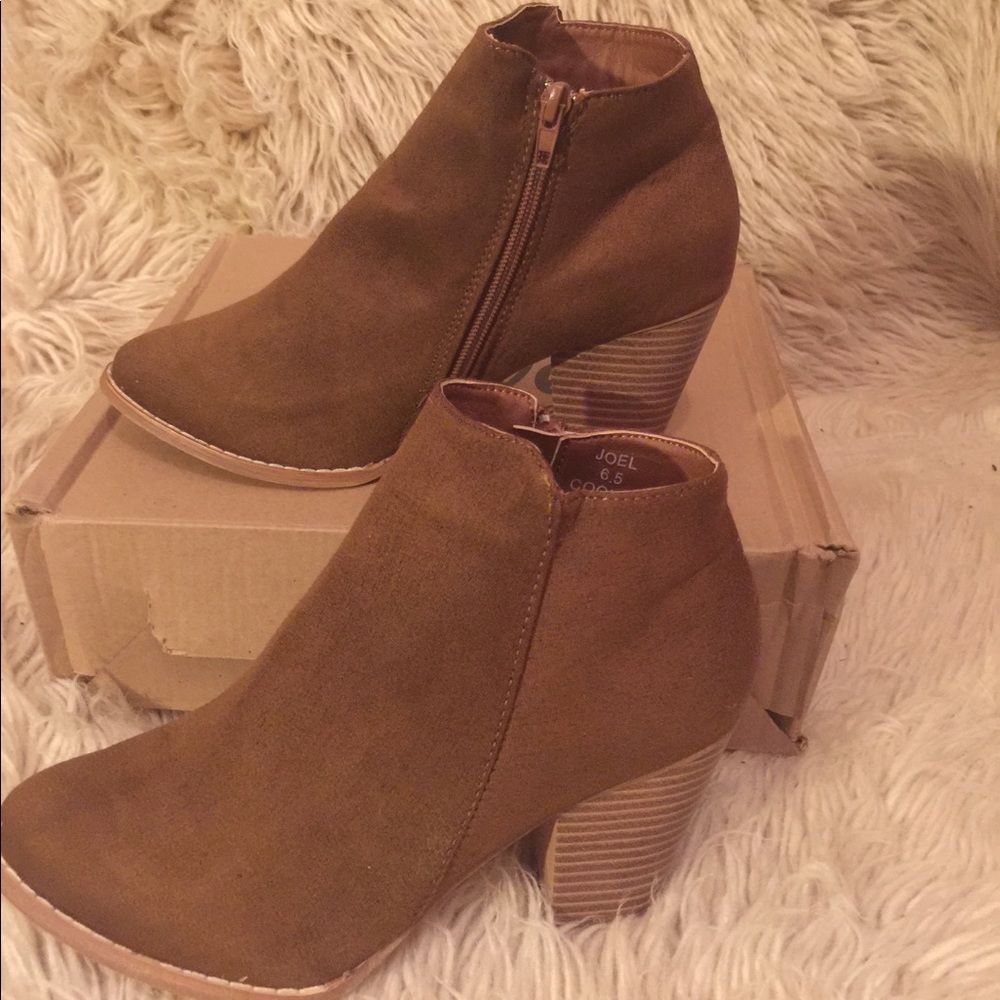 Cognac OLIVE STREET Women's Heeled Ankle Bootie