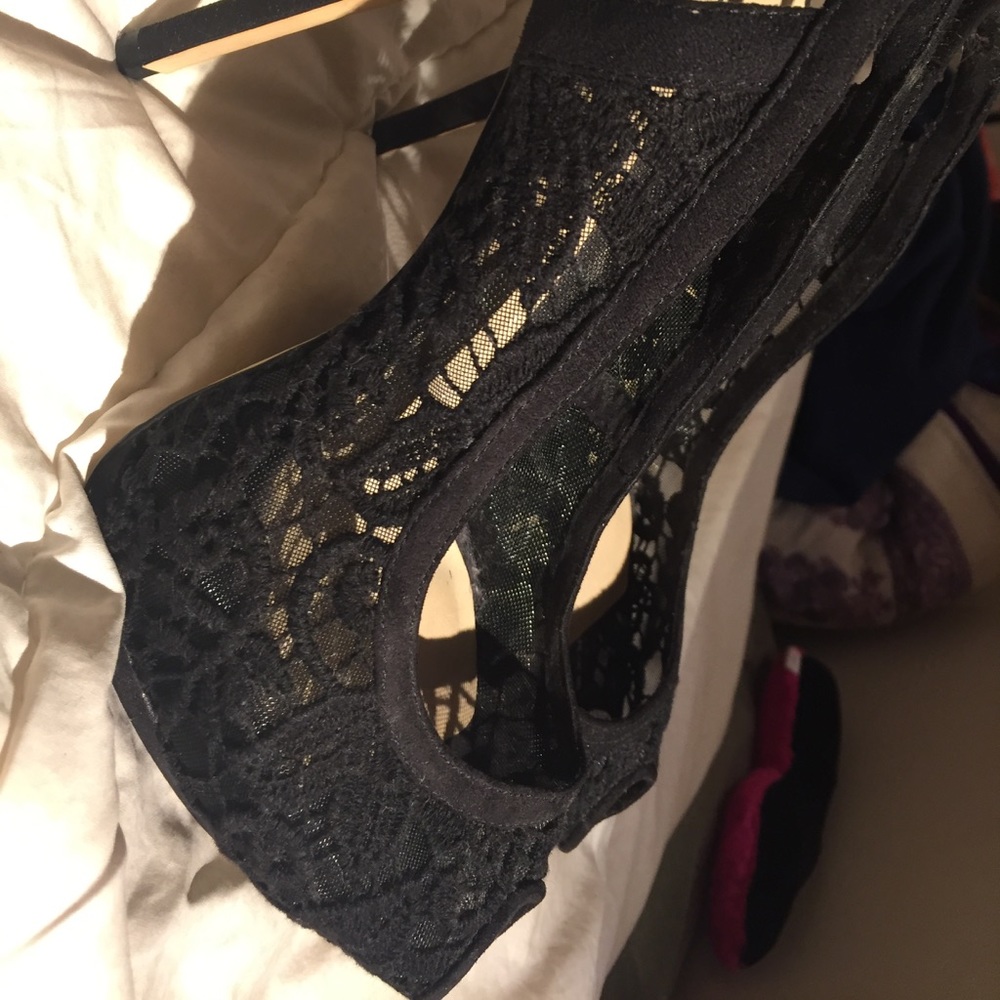 MUST GO SINCE IM MOVING black lace peep toe heels