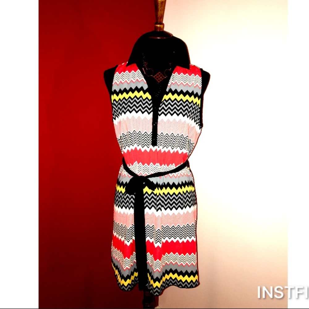 NWOT-Geometric print midi dress