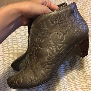 Pikolinos Gray Embroidered Spanish Ankle Boots