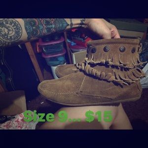 🎉FINAL PRICE  **Minnetonka fringe ankle boots