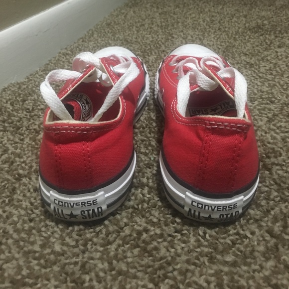 Red converse - Picture 2 of 3
