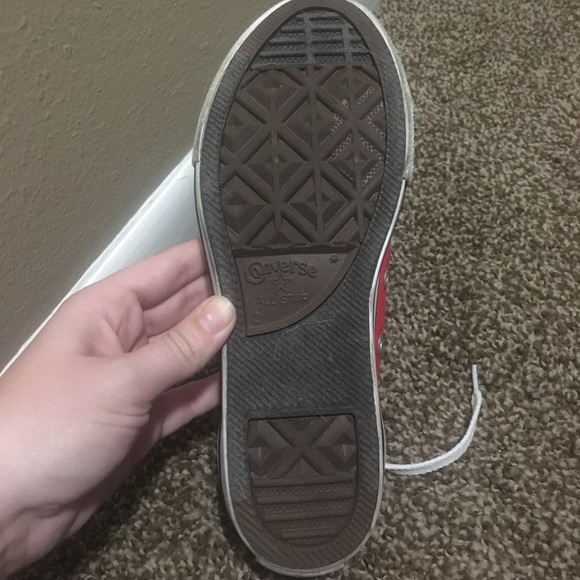 Red converse - Picture 3 of 3