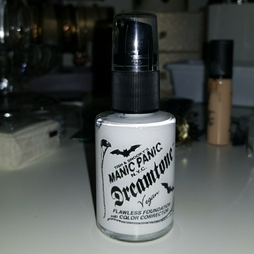 Foundation color corrector