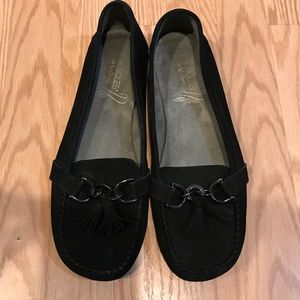 Aerosoles black moccasins
