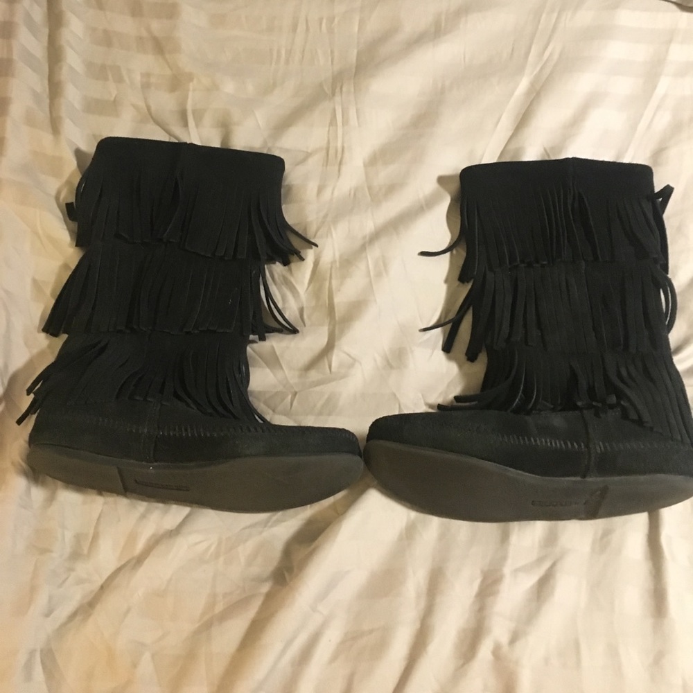 Minnetonka Triple Fringe Boots!