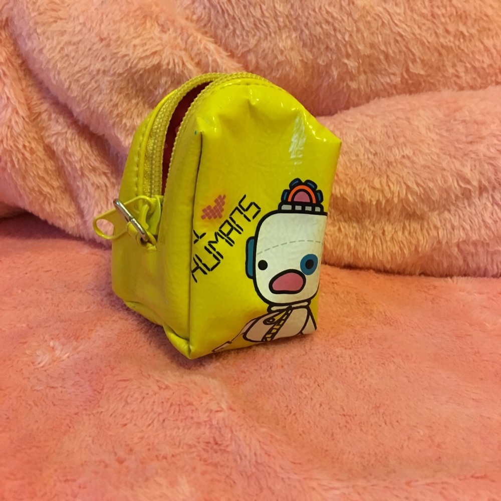Yellow coin purse 👛