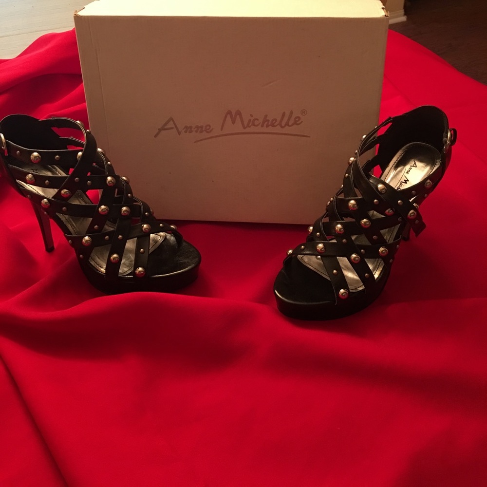 Black, studded "Anne Michelle" stilletoes