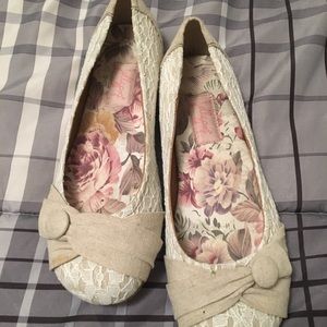 Cream colored woman's flats
