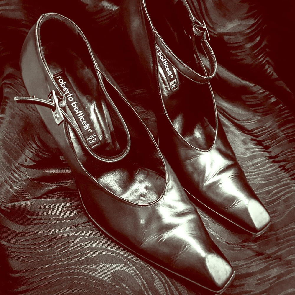 Designer Black Italian leather high heels pointed