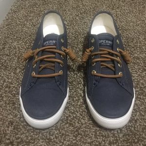 Sperry tennis shoes navy