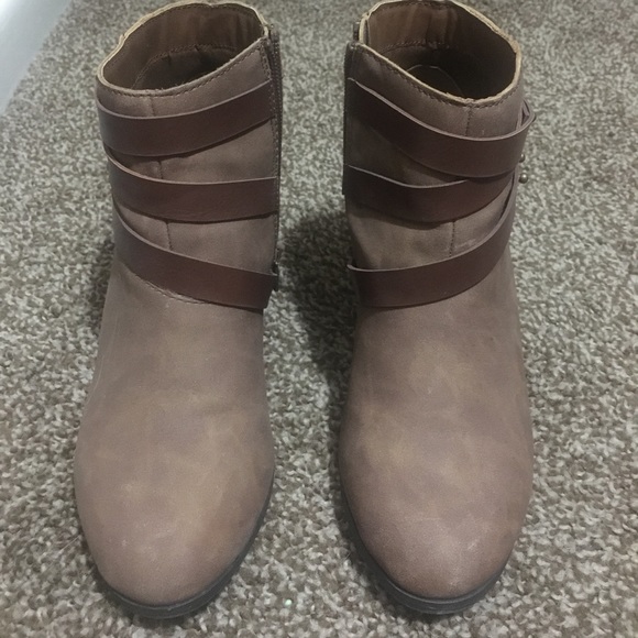 Tan wrap booties - Picture 3 of 4