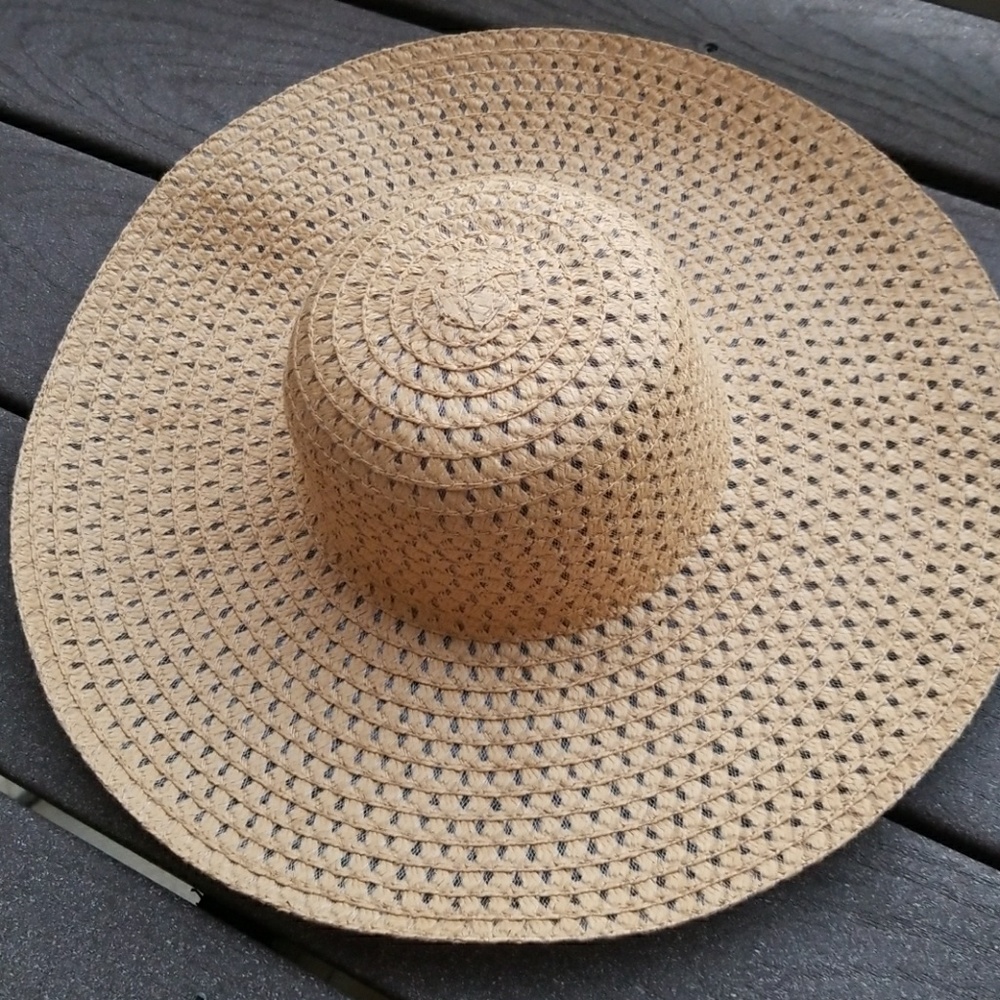 Straw like sunhat.