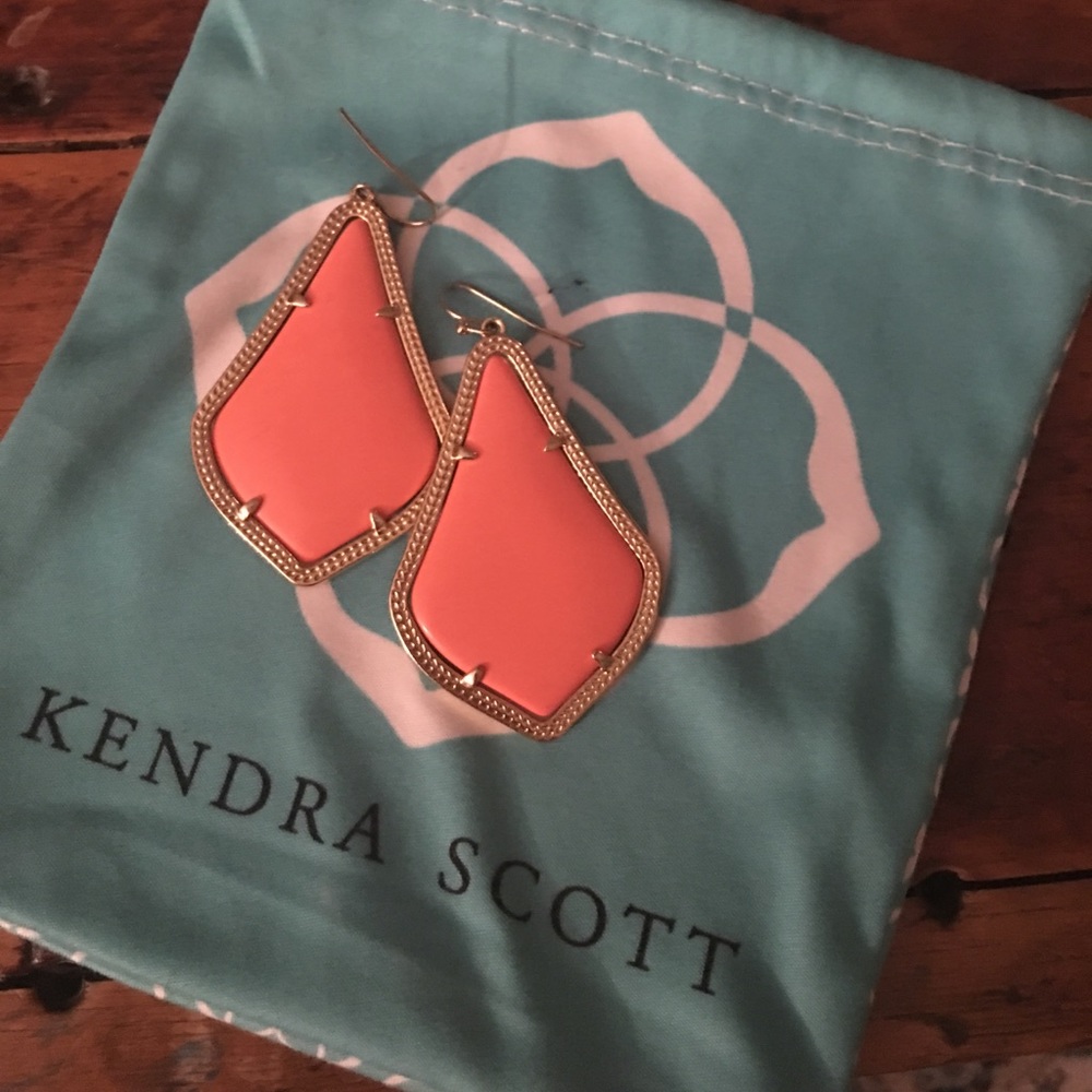 **BAG INCLUDED** Kendra Scott Earrings