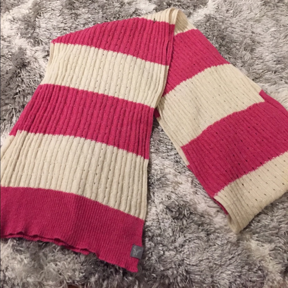 American eagle knit scarf