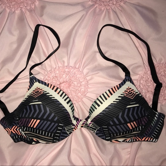 PINK Victoria's Secret Wear Everywhere T-Shirt NWT - Picture 3 of 5