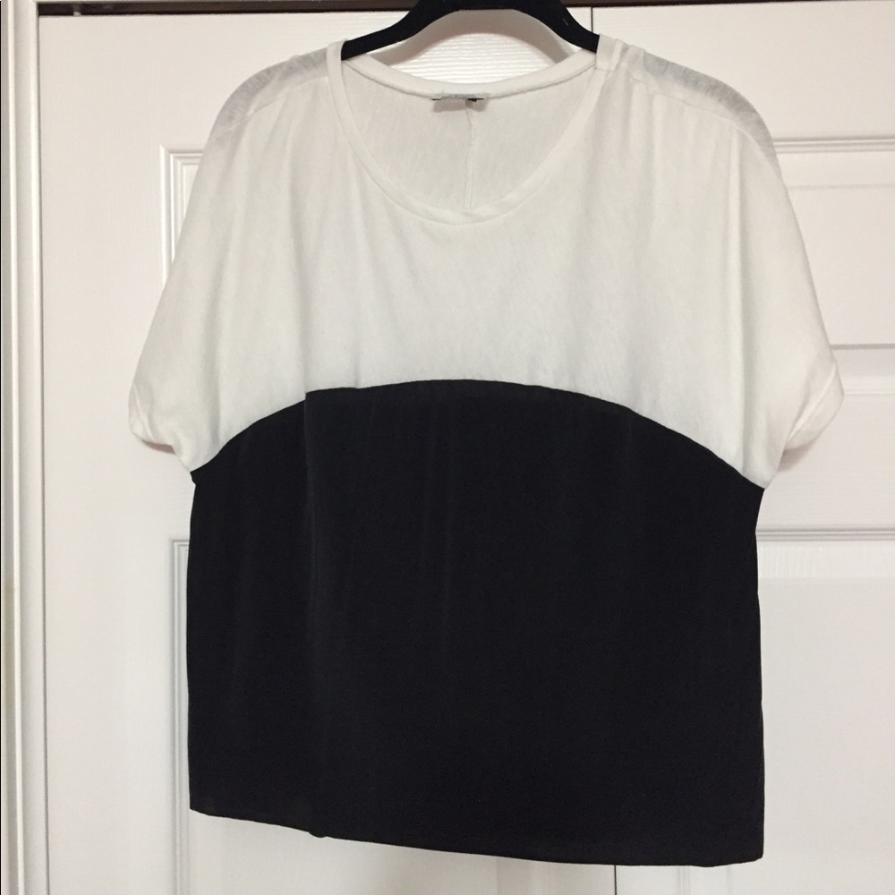 Short sleeved black and white color block