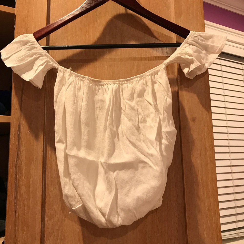 ✖️BRANDY MELVILLE✖️Off The Shoulder Flowy Top