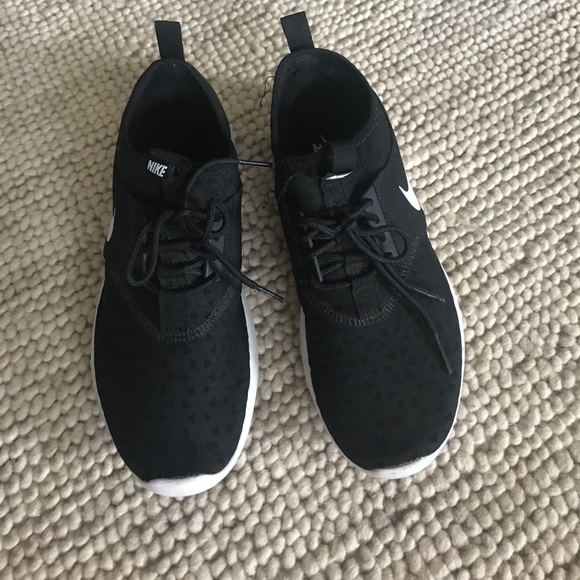 Nike Shoes - Nike sneakers