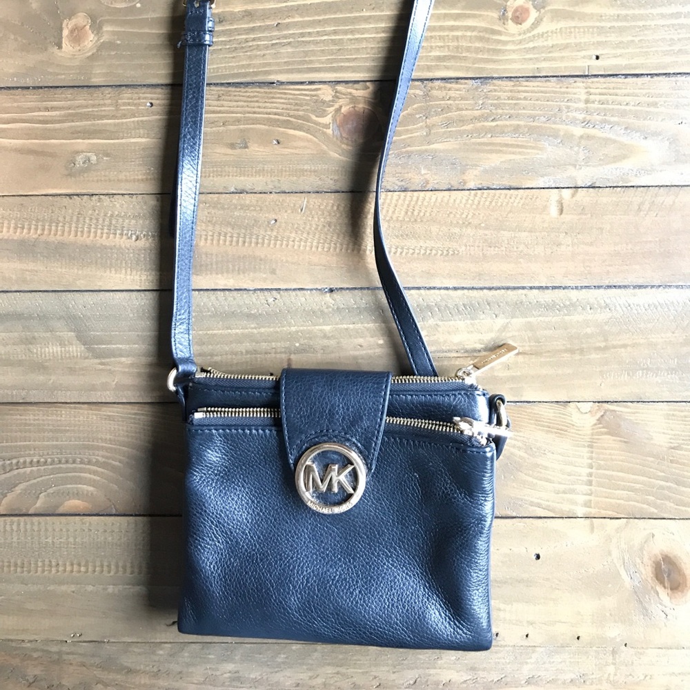 Closet Clearout!! Michael Kors cross body bag