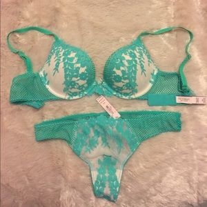 NWOT VS Dream Angel Push-Up 34B + Matching Thong