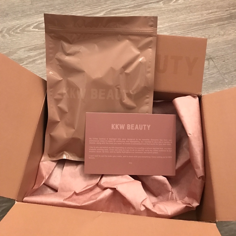 KKW BEAUTY CREME CONTOUR IN MEDIUM