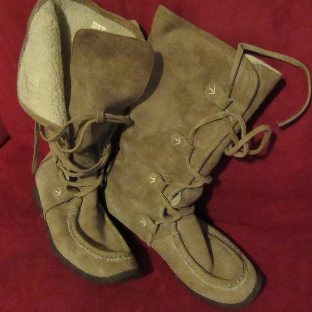 Moscow Classic Taupe Suede Hush Puppy boots
