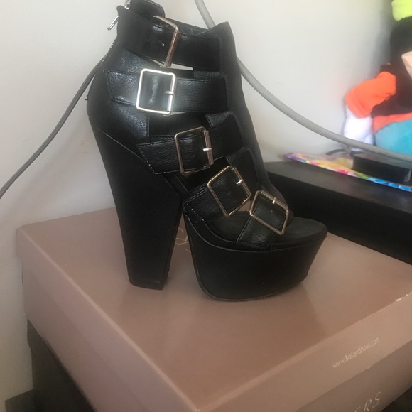 Heels - Picture 3 of 3