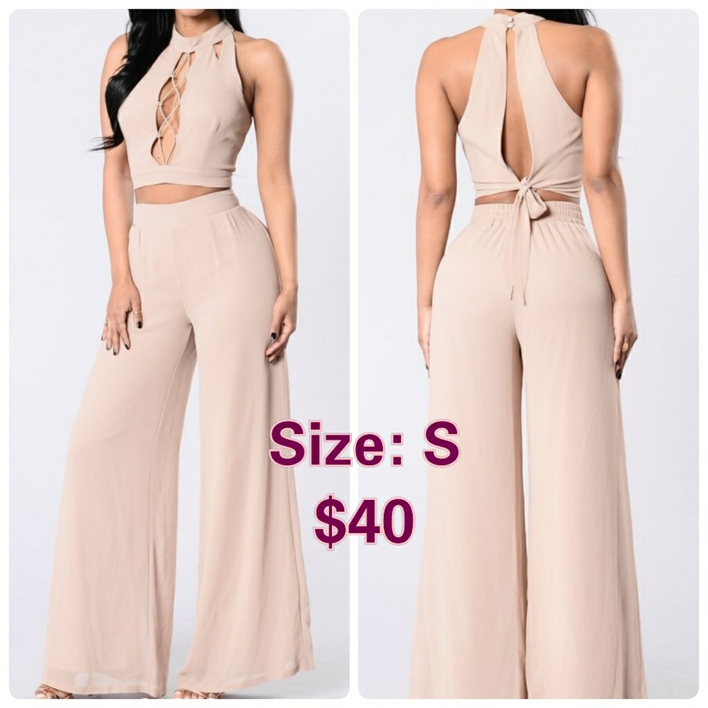 Beige crop top outfit.