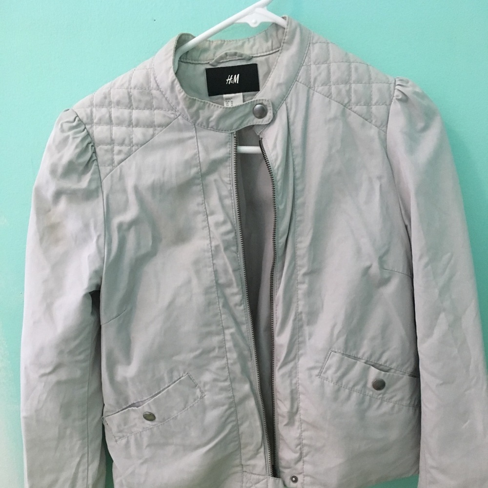 Hip light grey bomber jacket