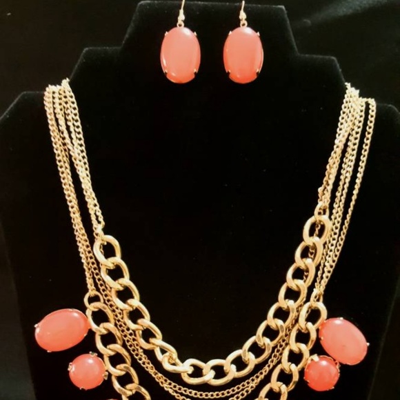 Gorgeous matching necklace and earring set - Picture 2 of 2