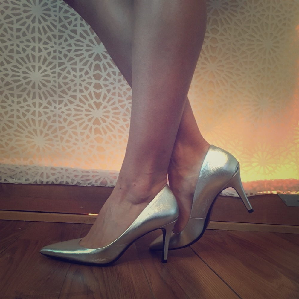 Calvin Klein silver Gayle pump 5.5