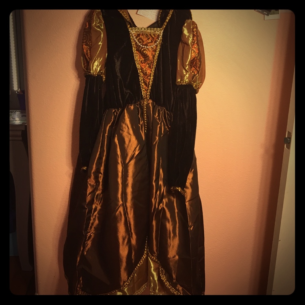 Queen costume