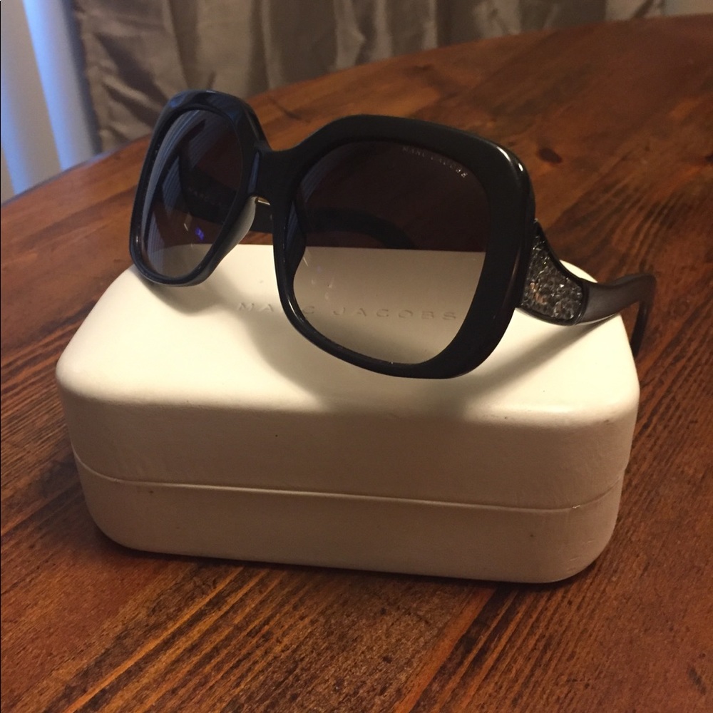 Marc Jacobs Swarovski sunnies in Gun Metal Gray