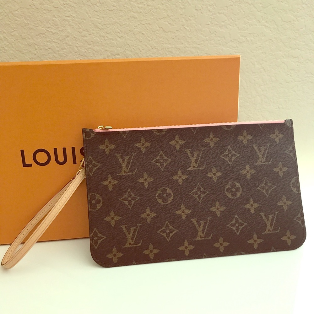 ❌Sold❌ Authentic Louis Vuitton wristlet