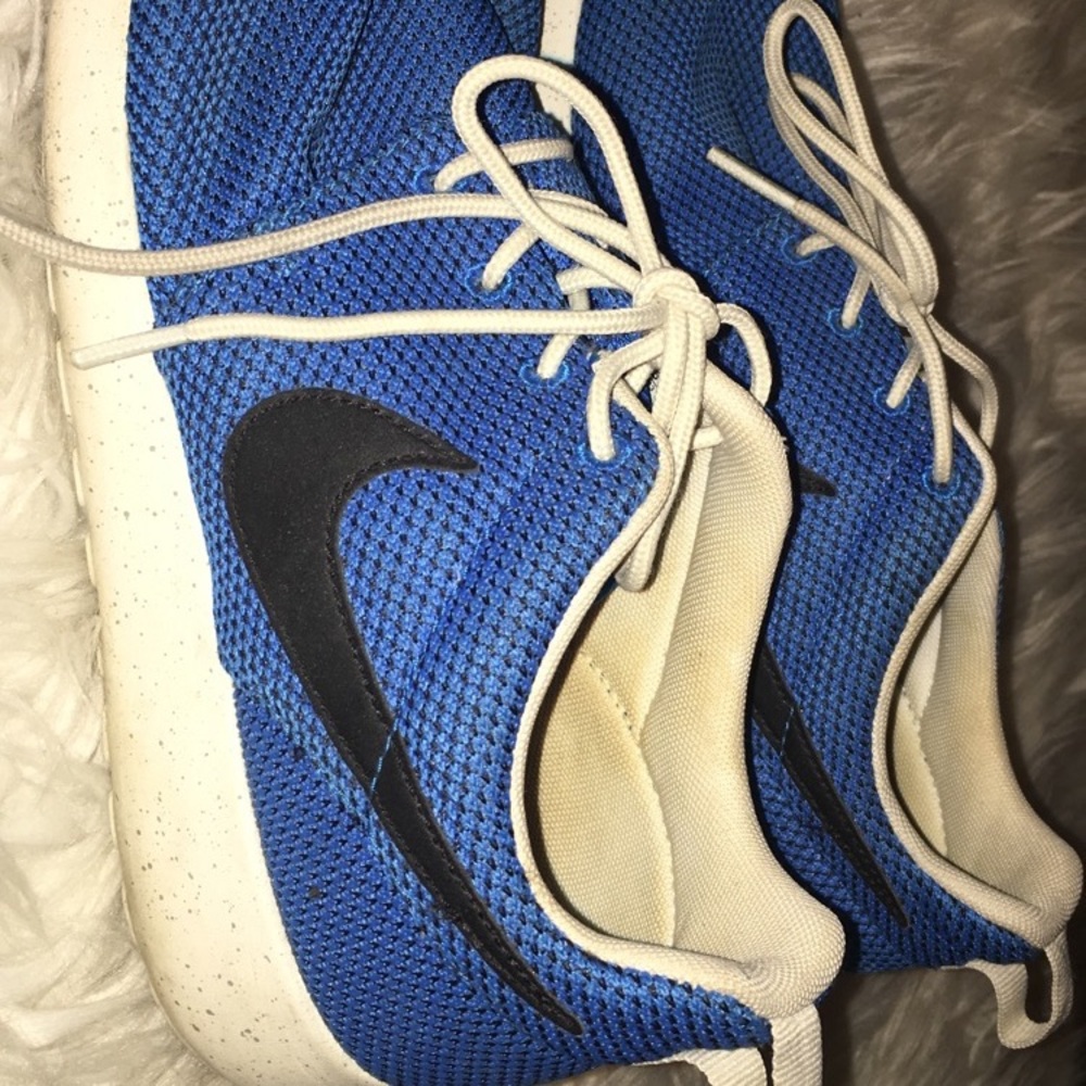 Nike Rosh's size 8.5