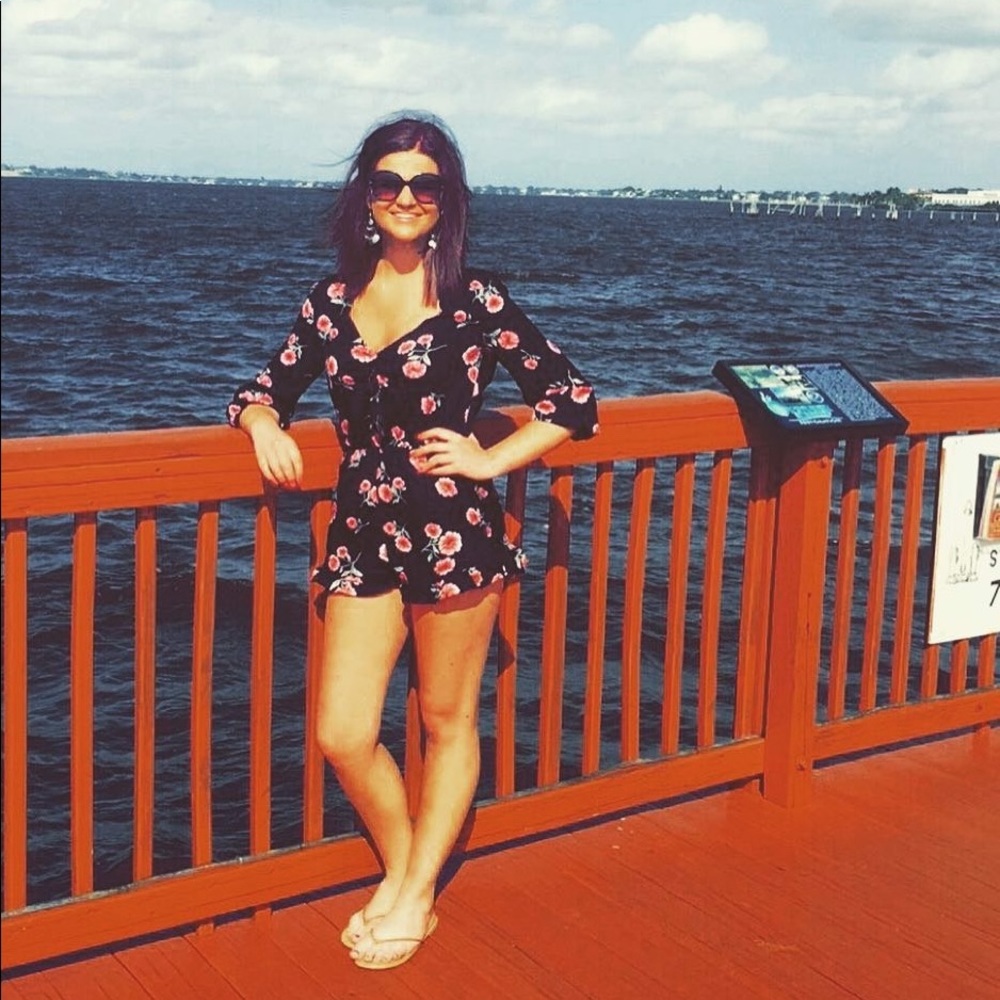 BLACK FLORAL ROMPER FROM FOREVER 21! Size Mdm!