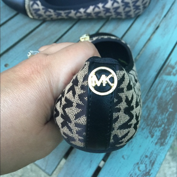 Women's Michael Kors Brown Flats Shoes Size 4M NEW - Picture 3 of 5